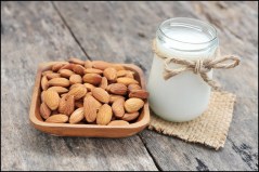 almond-nuts-and-milk